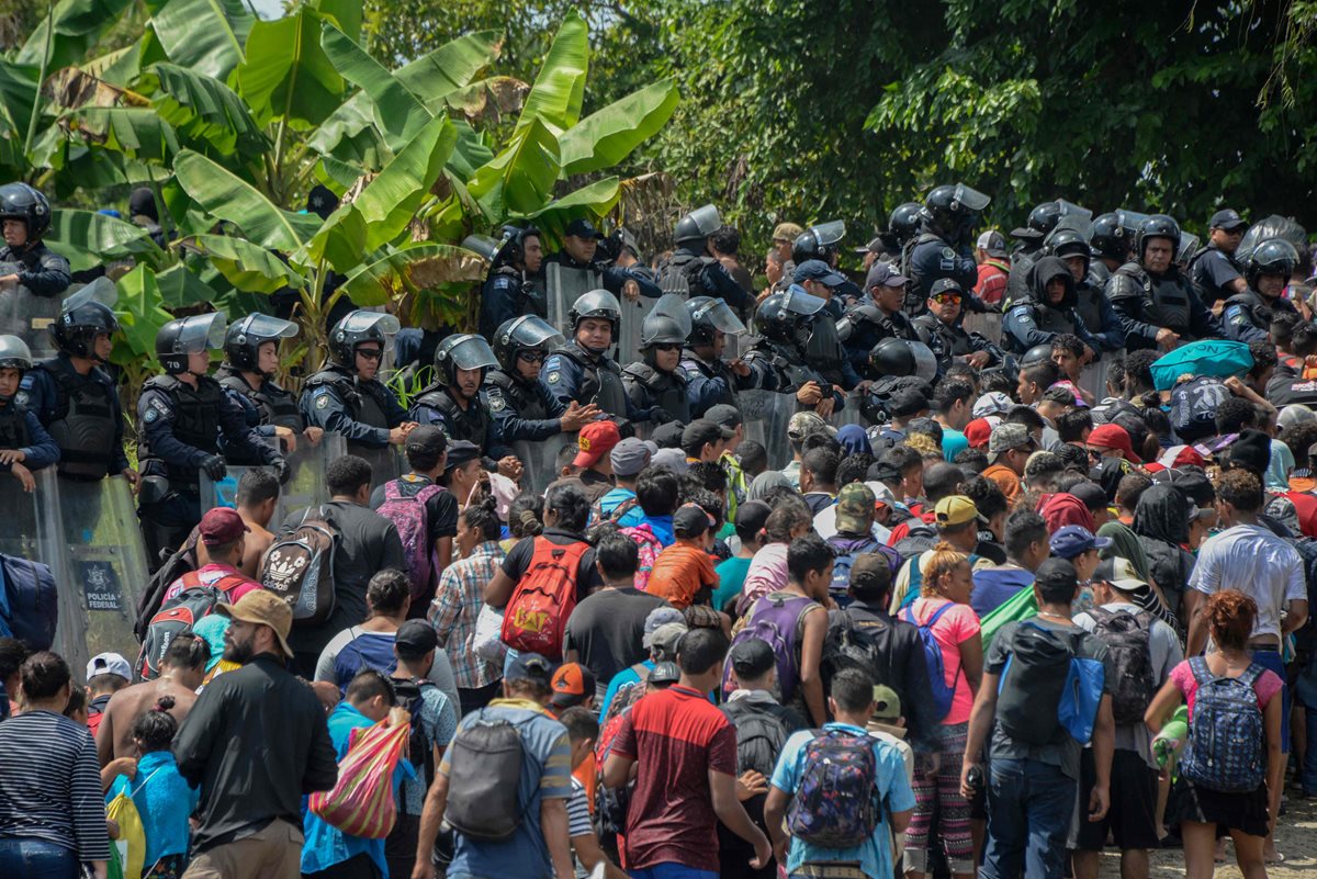 Una grupo considerable ya camina sobre México rumbo a EE. UU. (Foto Prensa Libre: AFP)
