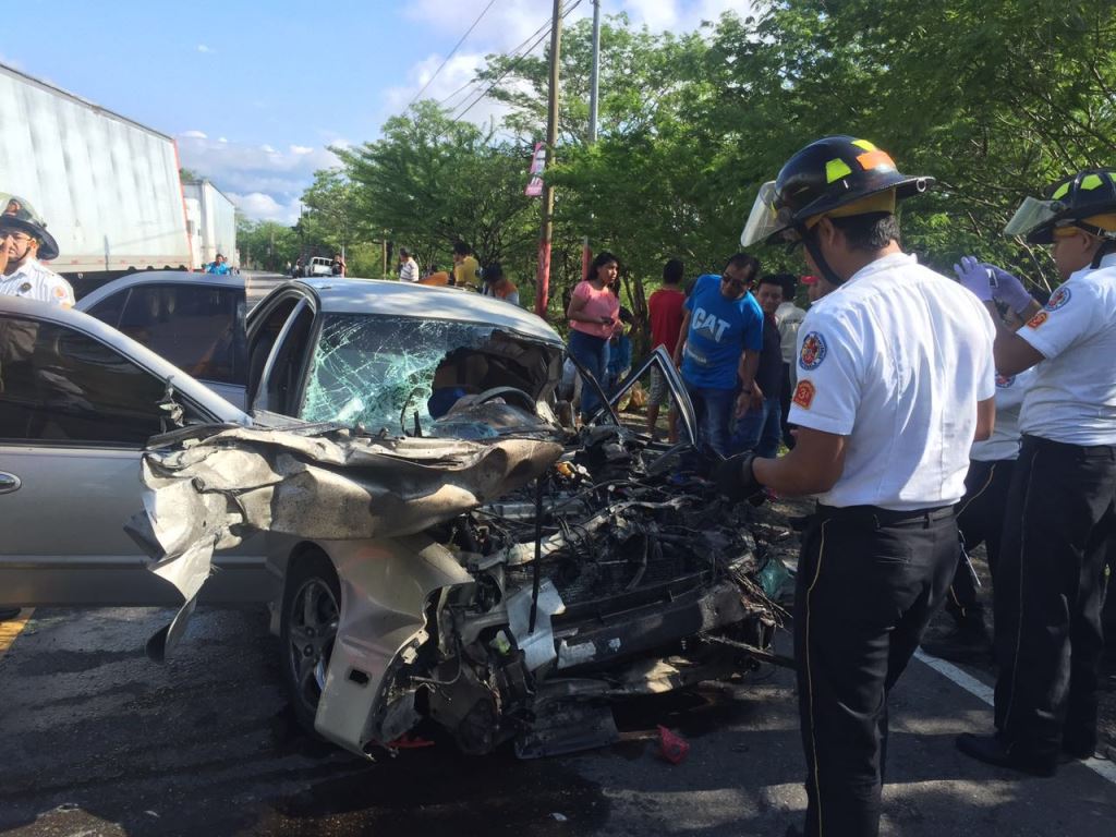 Lugar donde ocurrió el accidente de tránsito, en Zacapa. (Foto Prensa Libre: Víctor Gómez).