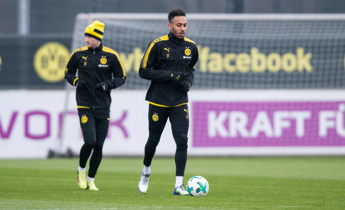 Pierre-Emerick Aubameyang mostró nuevamente su rebeldía para poder salir del Dortmund. (Foto Prensa Libre: AFP)