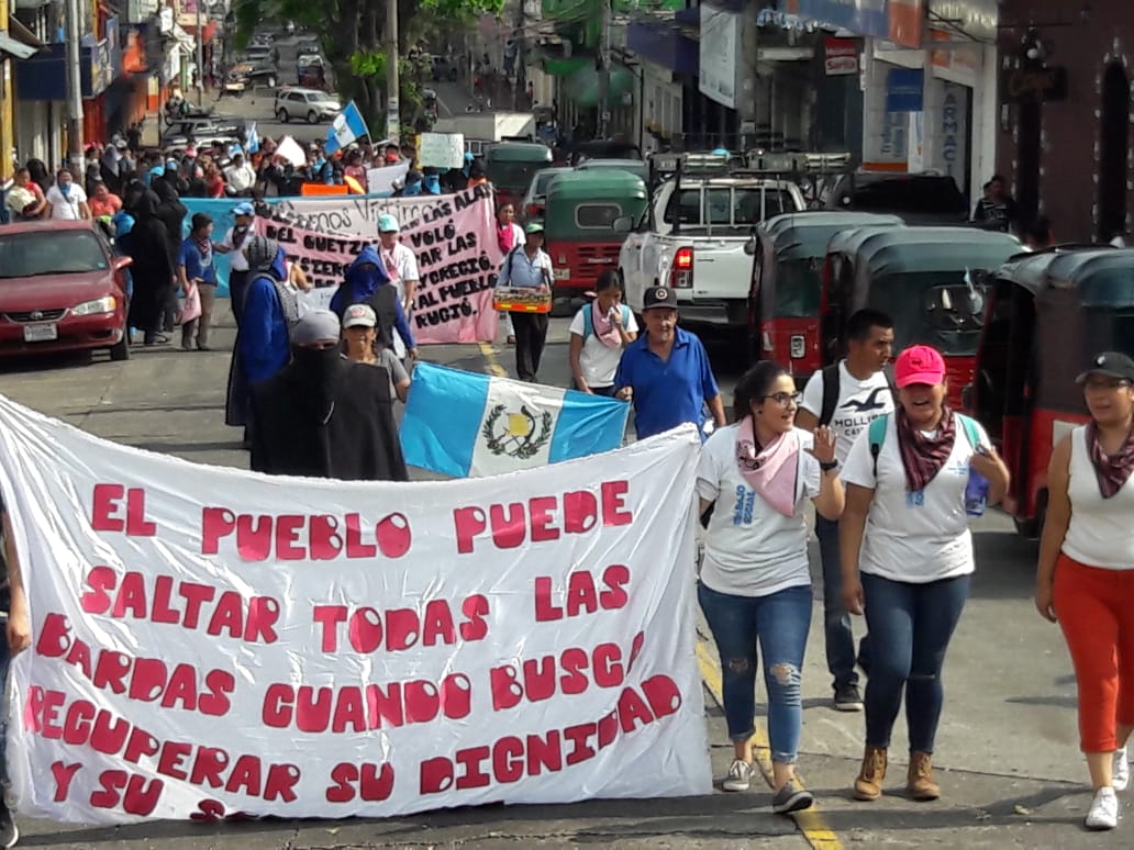 Estudiantes manifiestan su rechazo a las decisiones tomadas por el presidente Jimmy Morales (Foto Prensa Libre: Cristian Icó Soto)