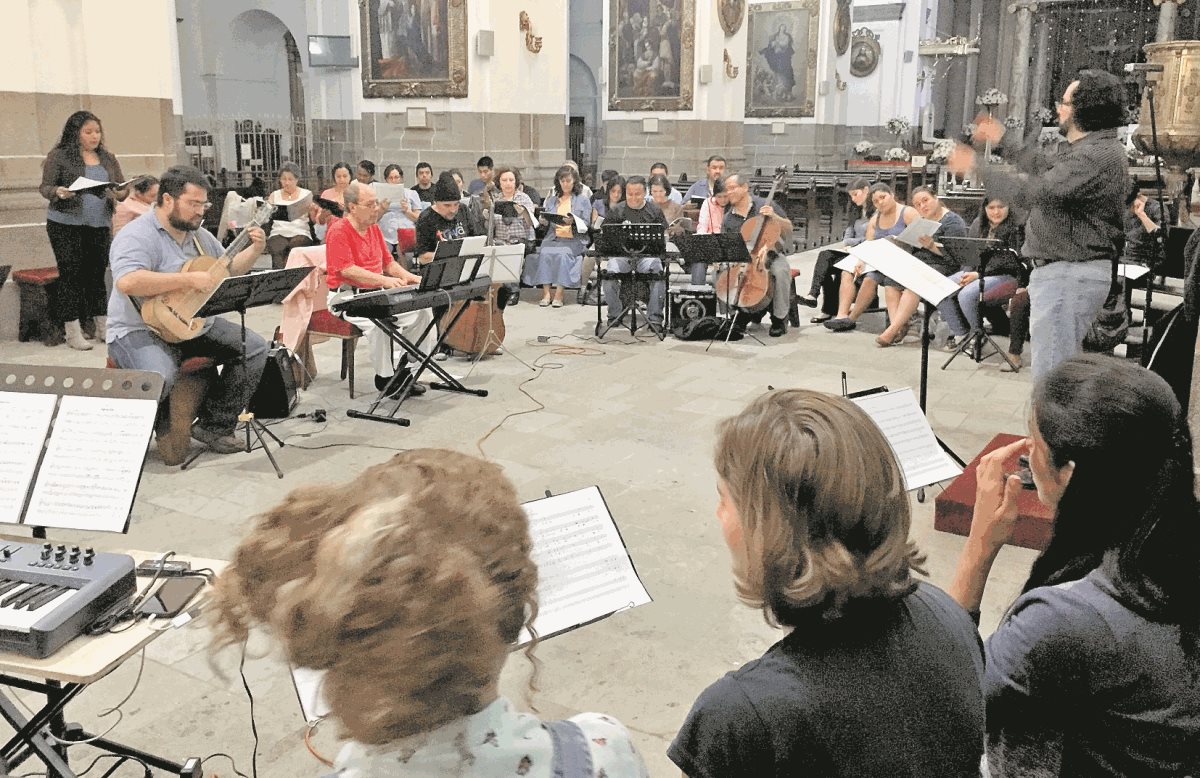 En la Catedral Metropolitana se presentará una obra policoral del siglo XVIII, para finalizar los festejos por el bicentenario de la inauguración del emblemático recinto religioso. (Foto Prensa Libre: cortesía Gaby Quintana).