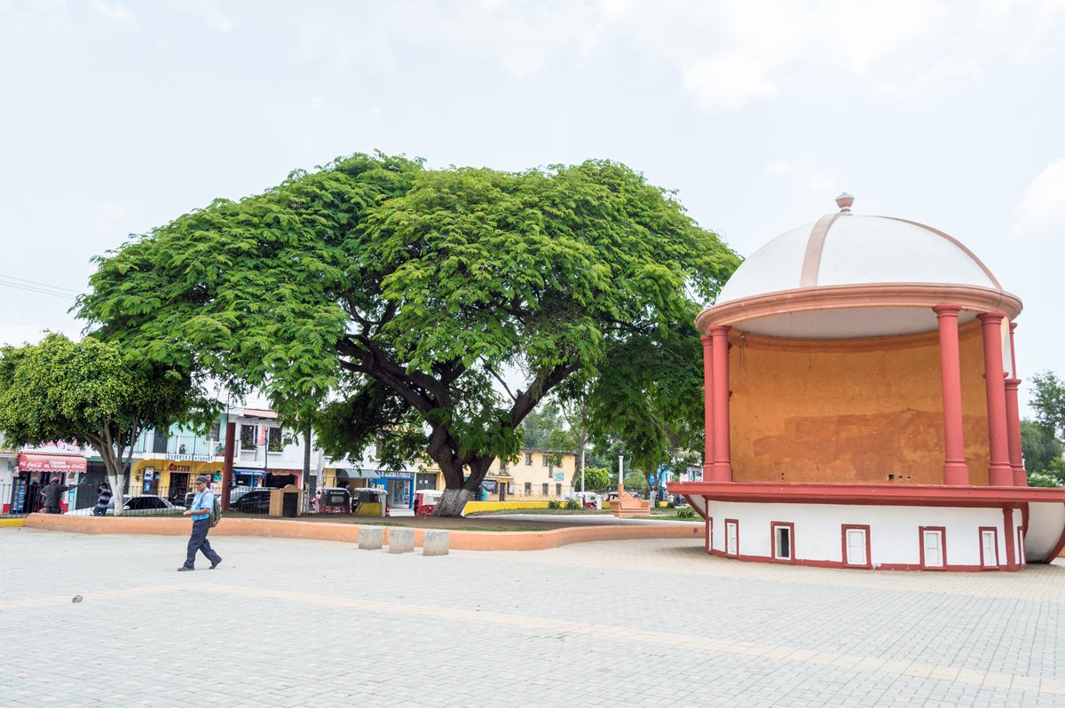 Antigua pileta de Parramos, situada en el parque central de la localidad. Foto Prensa Libre: Roberto Villalobos Viato. 