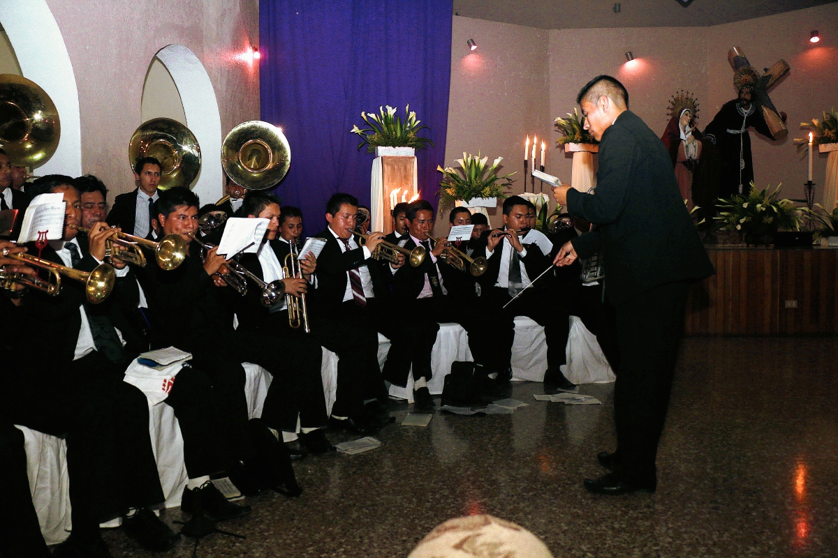 Concierto de marchas fúnebres en San Pedro Carchá, Alta Verapaz. (Foto Prensa Libre: Eduardo Sam Chun)