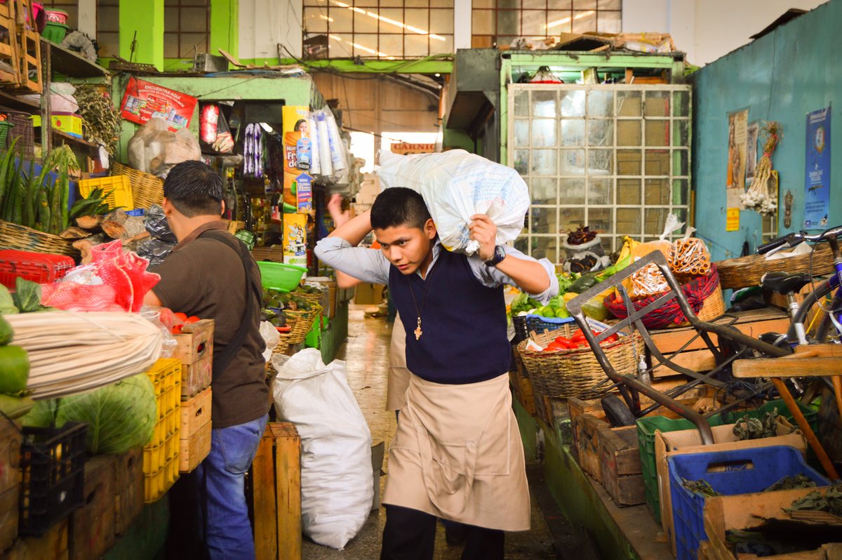 La Canasta Básica Alimentaria bajó Q3.28 en marzo. (Foto Prensa Libre: Hemeroteca)