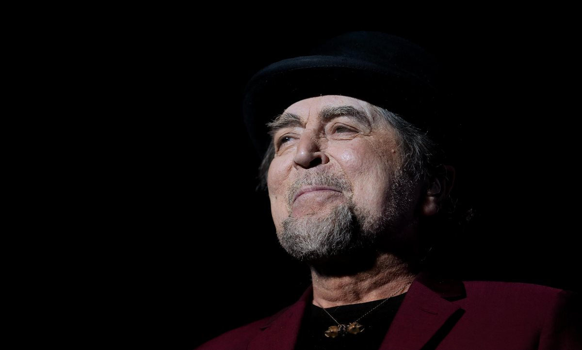 El cantautor español Joaquín Sabina que fue hospitalizado hoy en Madrid por un problema circulatorio. (Foto Prensa Libre: EFE)