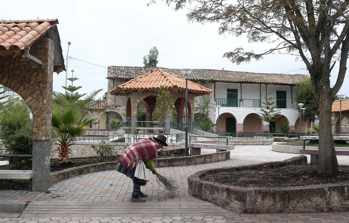 Perú afronta problemas de abastecimiento de agua en al menos 15 regiones. (Foto Prensa Libre: EFE).