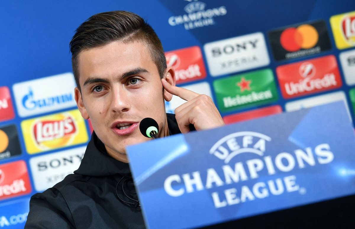 El delantero argentino Paulo Dybala de la Juventus durante la conferencia de prensa previo al partido de este martes frente al Porto. (Foto Prensa Libre: EFE)