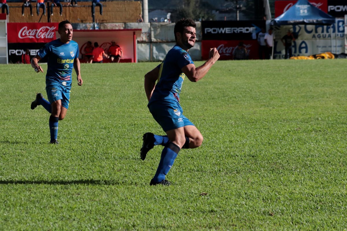 Lombardi marcó un golazo luego de una gran jugada individual. (Foto Prensa Libre: Eduardo Sam)