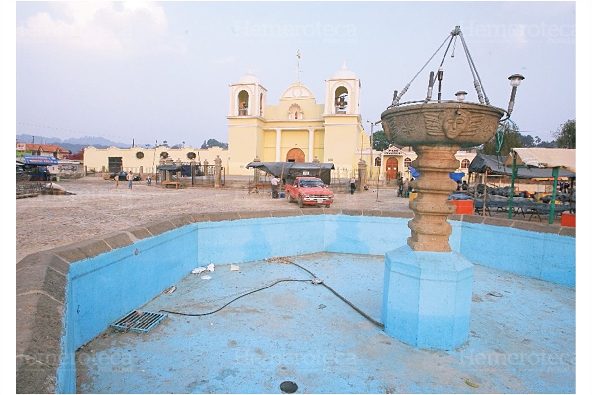 Plaza central de San Martín Jilotepeque, Chimaltenango, que resurgió luego del terremoto de 1976. (Foto: Hemeroteca PL)