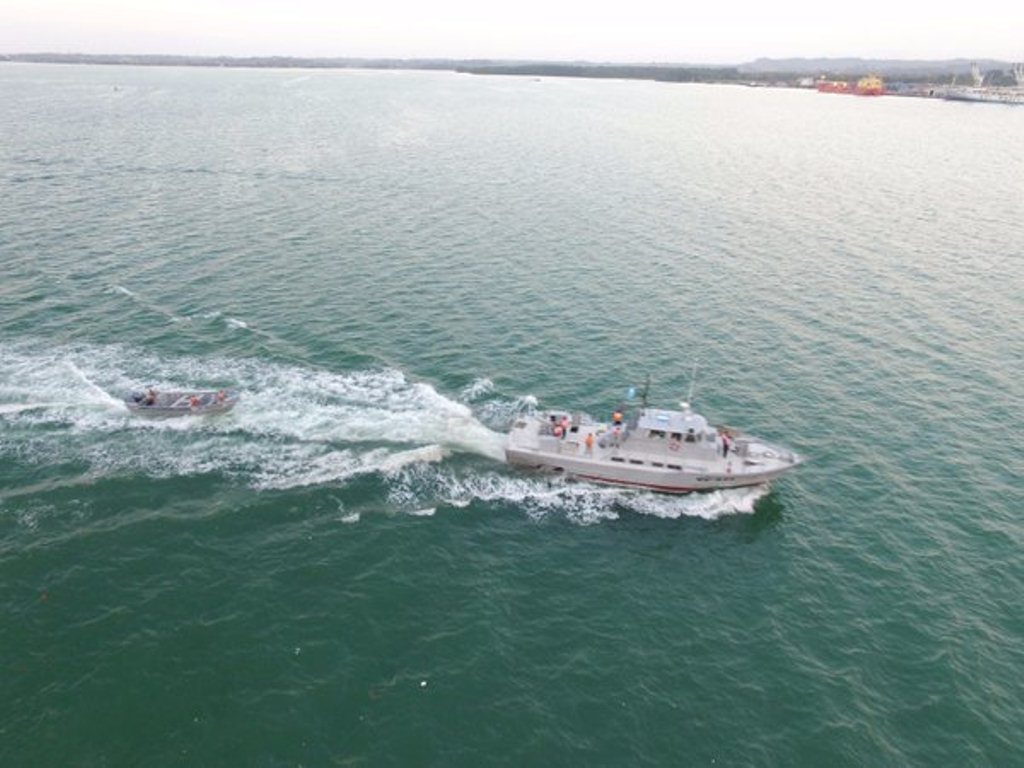 Integrantes del Ejército de Guatemala patrullan área limítrofe en el río Sarstún. (Foto Prensa Libre: @Ejercito_GT).