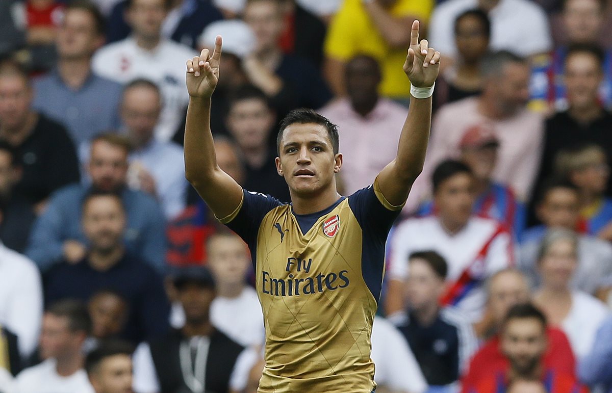 Alexis Sánchez celebra su anotación de esta mañana. (Foto Prensa Libre: AP)