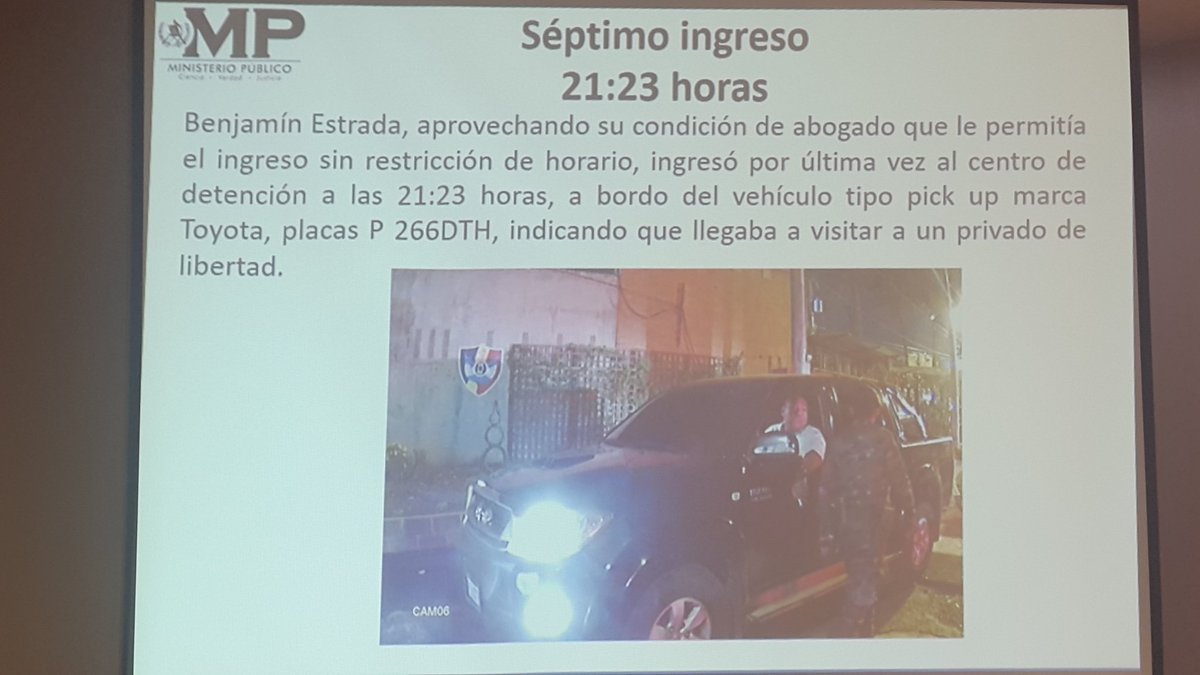 La última vez el abogado Estrada ingresó en un picop de doble cabina. (Foto Prensa Libre: MP)