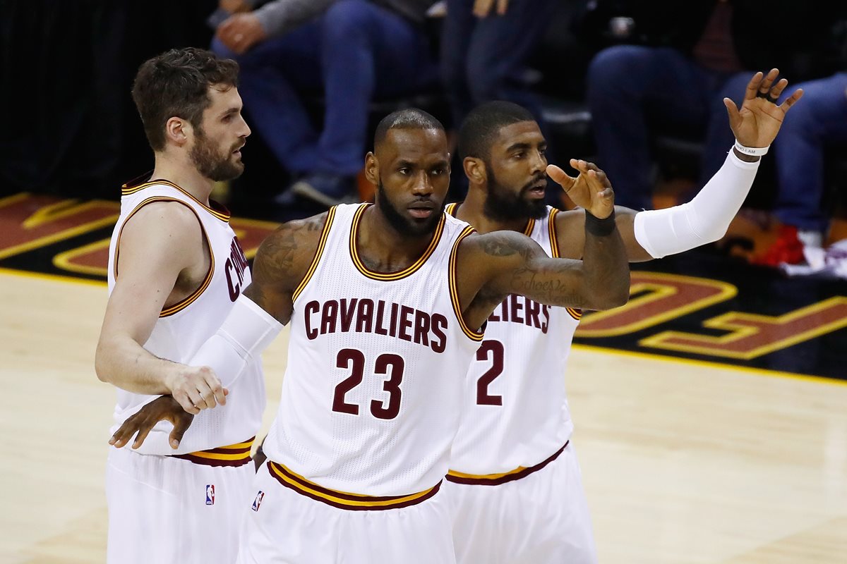 LeBron James fue una de las figuras en el triunfo de los Cavs. (Foto Prensa Libre: AFP)