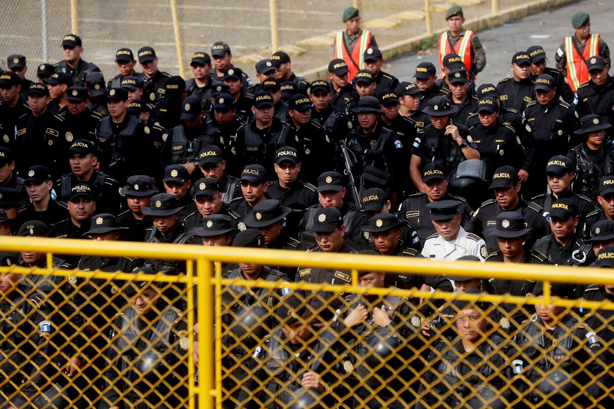 Al llegar al lugar se encontraron con un fuerte dispositivo de seguridad que impedía el paso.