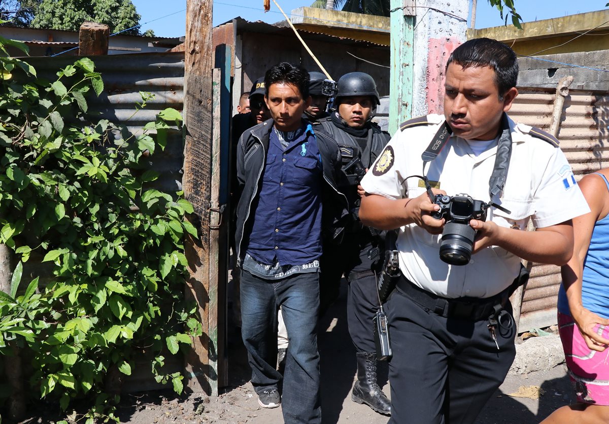 Juan Francisco Blanco Galicia fue capturado en su vivienda ubicada en la 5ª avenida y 10ª calle, barrio Peñate, Puerto San José, Escuintla. (Foto Prensa Libre: Enrique Paredes)