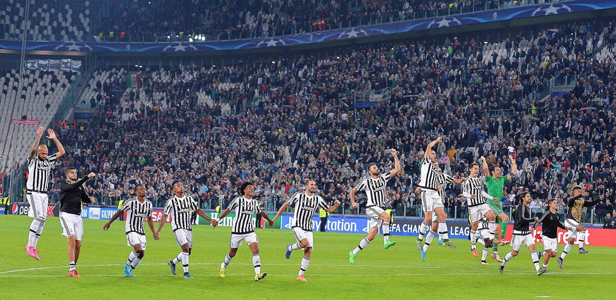 Los jugadores de la Juve aspiran el volver a celebrar en la Serie A y salir de la mala racha. (Foto Prensa Libre: EFE)