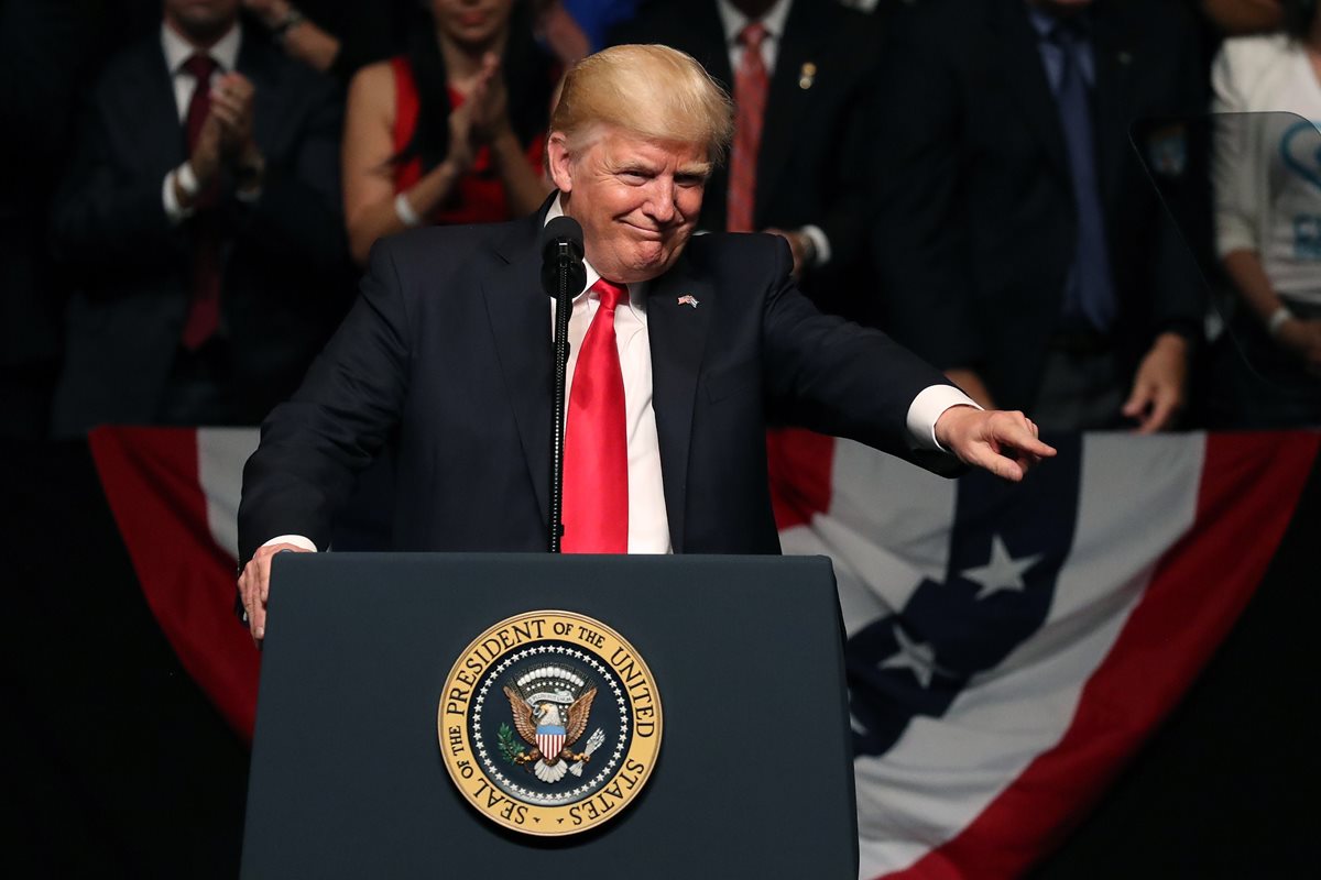 Donald Trump, durante su discurso en "La Pequeña Habana". (Foto Prensa Libre: AFP)