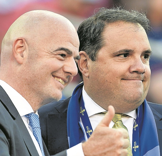 Víctor Montagliani, presidente de Concacaf y vicepresidente de Fifa, junto a Gianni Infantino. (Foto Prensa Libre: Hemeroteca PL)