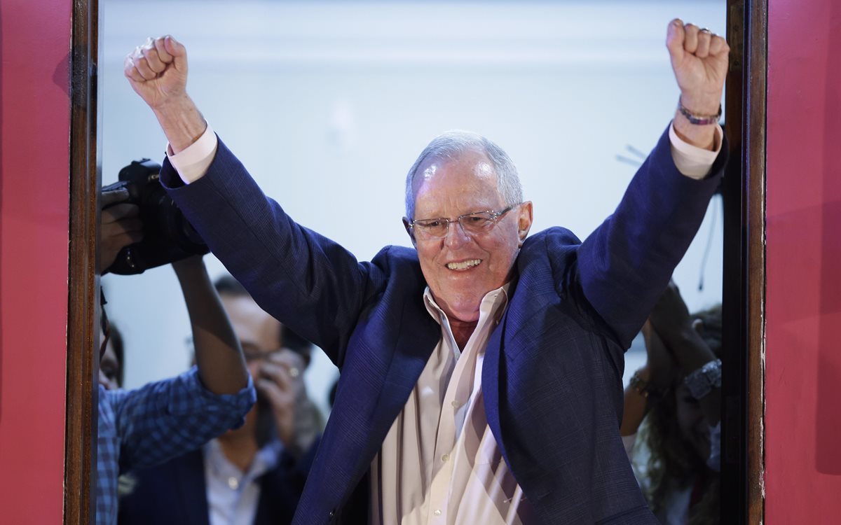 Pedro Kuczynski estaría cerca de convertirse en el nuevo presidente de Perú. (Foto Prensa Libre: AP).