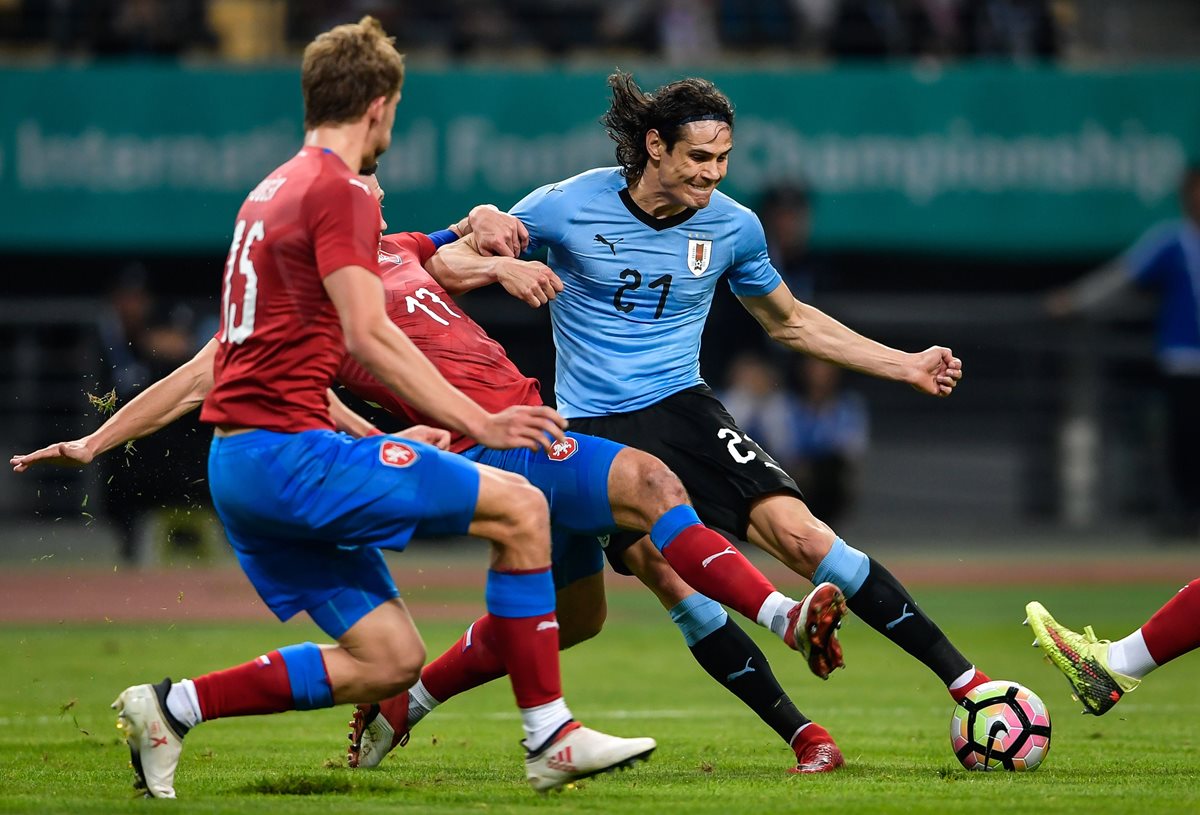 Edison Cavani de los jugadores peligrosos de Uruguay. (Foto Prensa Libre: AFP)