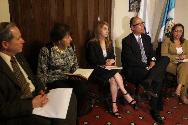 Cordón —centro— pide explicaciones al Gobierno.