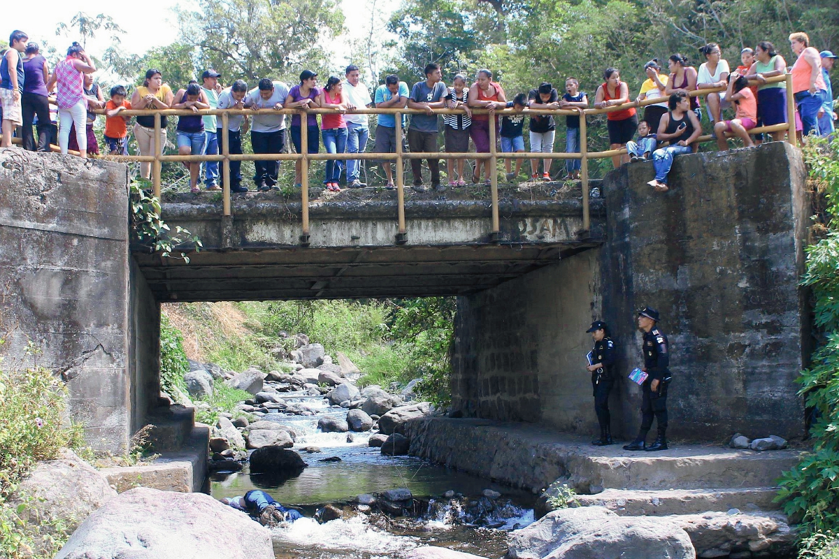 El cadáver  fue encontrado en la ruta  que conduce al ingenio San Diego, en la Ruta Nacional 14.