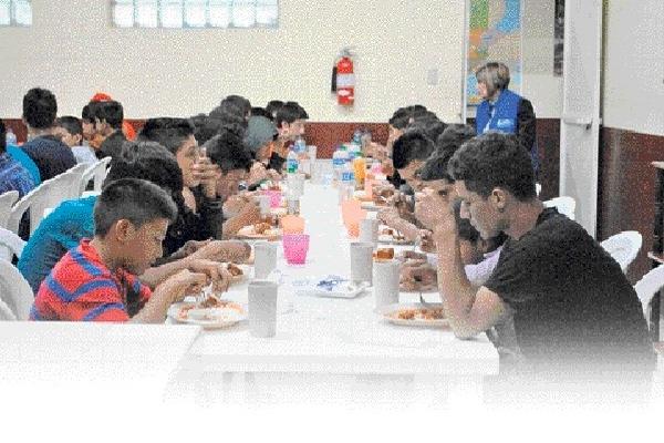 en el albergue Nuestras Raíces, en Quetzaltenango, se provee de alimentación y  techo a los jóvenes   deportados.