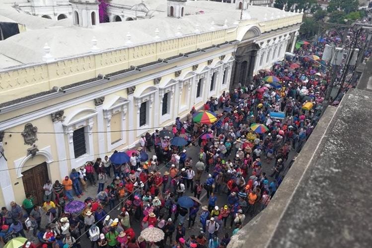 La ampliación presupuestaria es para cumplir con el pacto colectivo de los trabajadores del Ministerio de Educación. (Foto Prensa Libre: Hemeroteca PL)