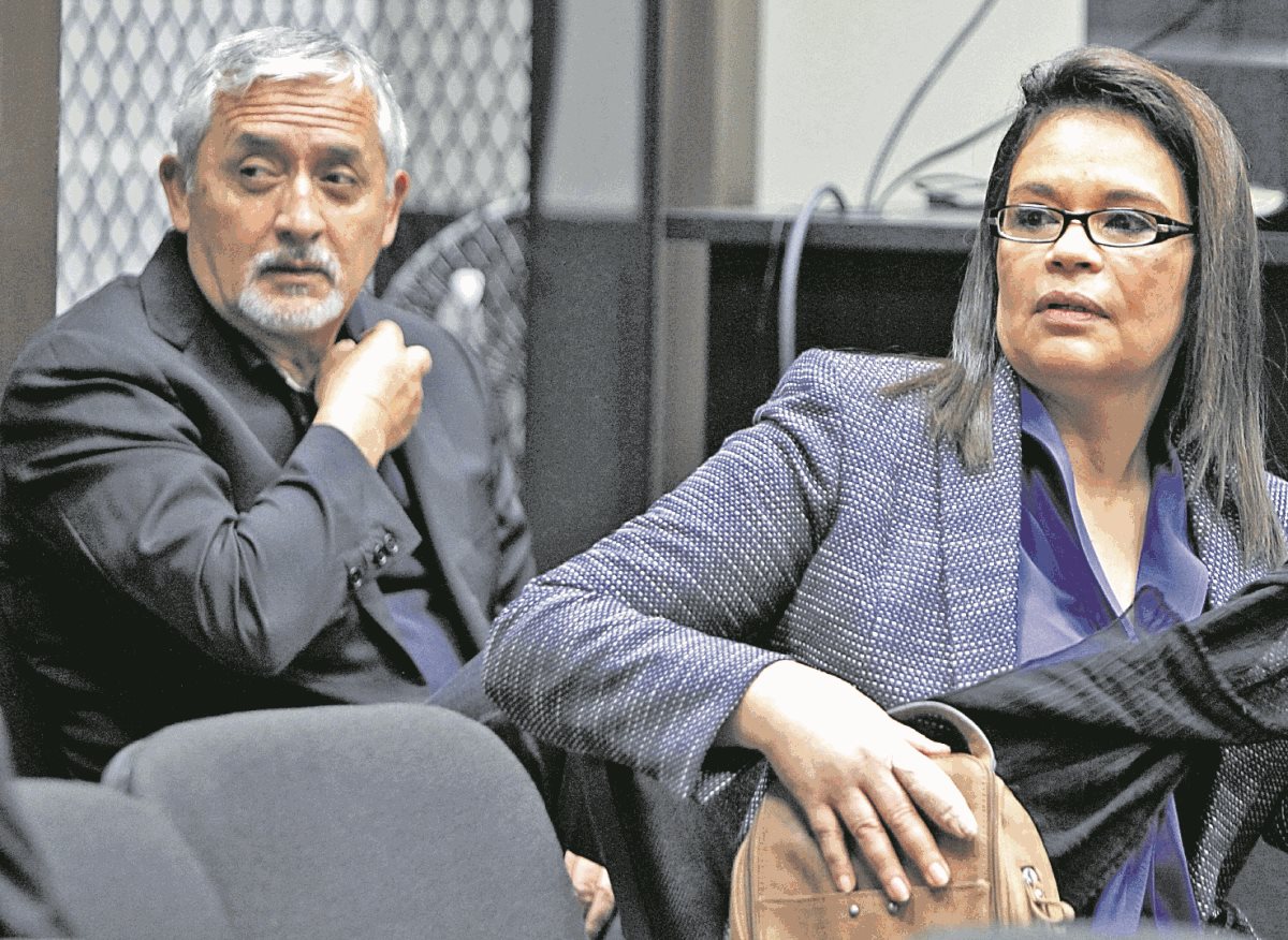 Otto Pérez Molina y Roxana Baldetti durante una audiencia del caso La Línea, el pasado 6 de febrero.