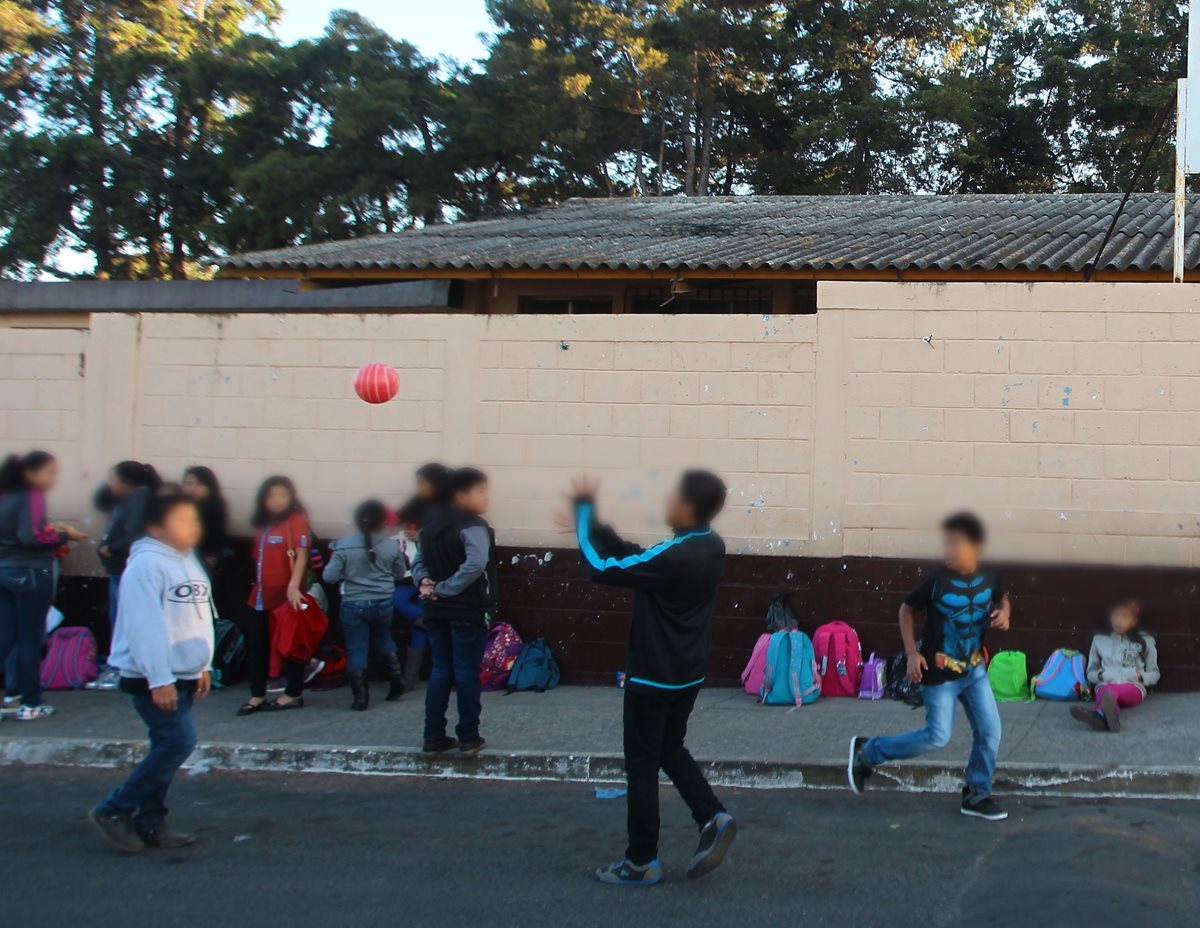 Educación pide a los padres acompañar a sus hijos hasta los establecimientos.