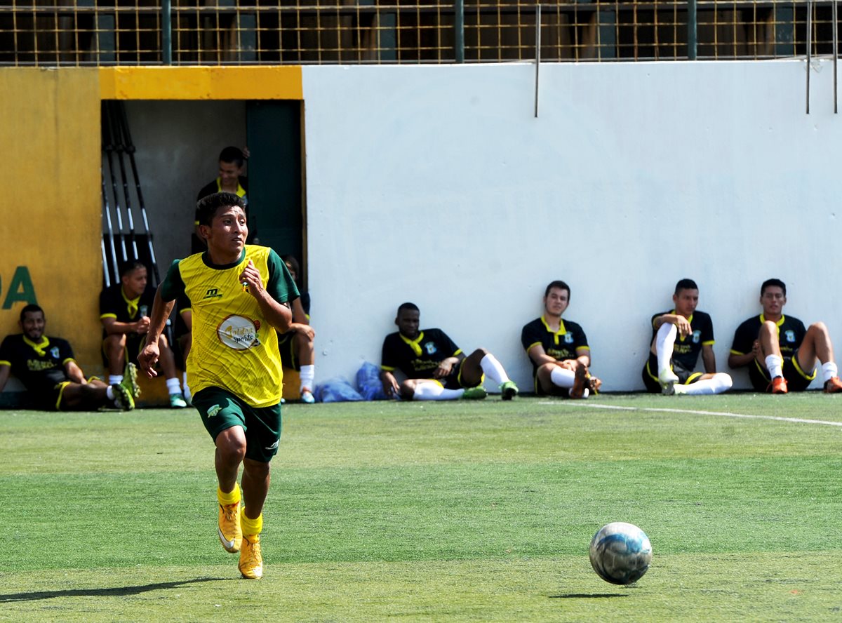 Edwin Muñoz busca un espacio en el modelo futbolístico de Petapa y que dirige hasta ahora Ramiro Cepeda. (Foto Prensa Libre: Edwin Fajardo)