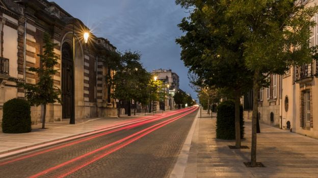 Hay millones de botellas de champán bajo esta avenida, la Avenue de Champagne, en la localidad de Epernay. (GETTY IMAGES).