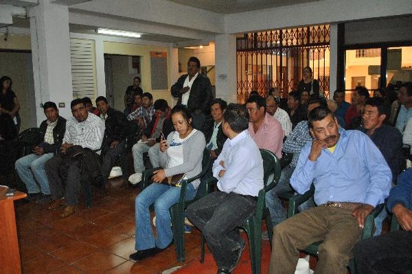 Pobladores de Tajumulco, en la reunión donde aseguraron que no cederán terrenos a Ixchiguán, por  un añejo conflicto limítrofe.