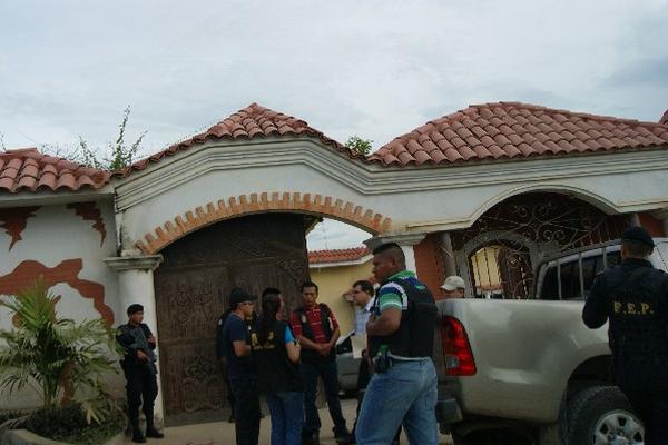 Fachada de la vivienda donde fueron detenidos tres de los presuntos delincuentes.