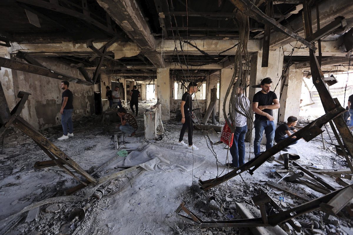 Imagen del centro comercial de Bagdad donde el domingo último ocurrió el atentado más mortífero del 2016. (Foto Prensa Libre: EFE).