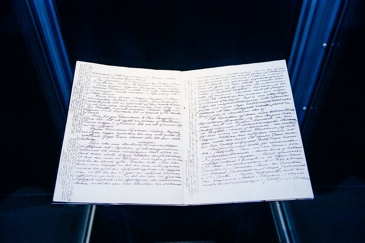 El testamento de Alfred Nobel se muestra en el Museo Nobel en el casco antiguo de Estocolmo. (Foto Prensa Libre: AFP)