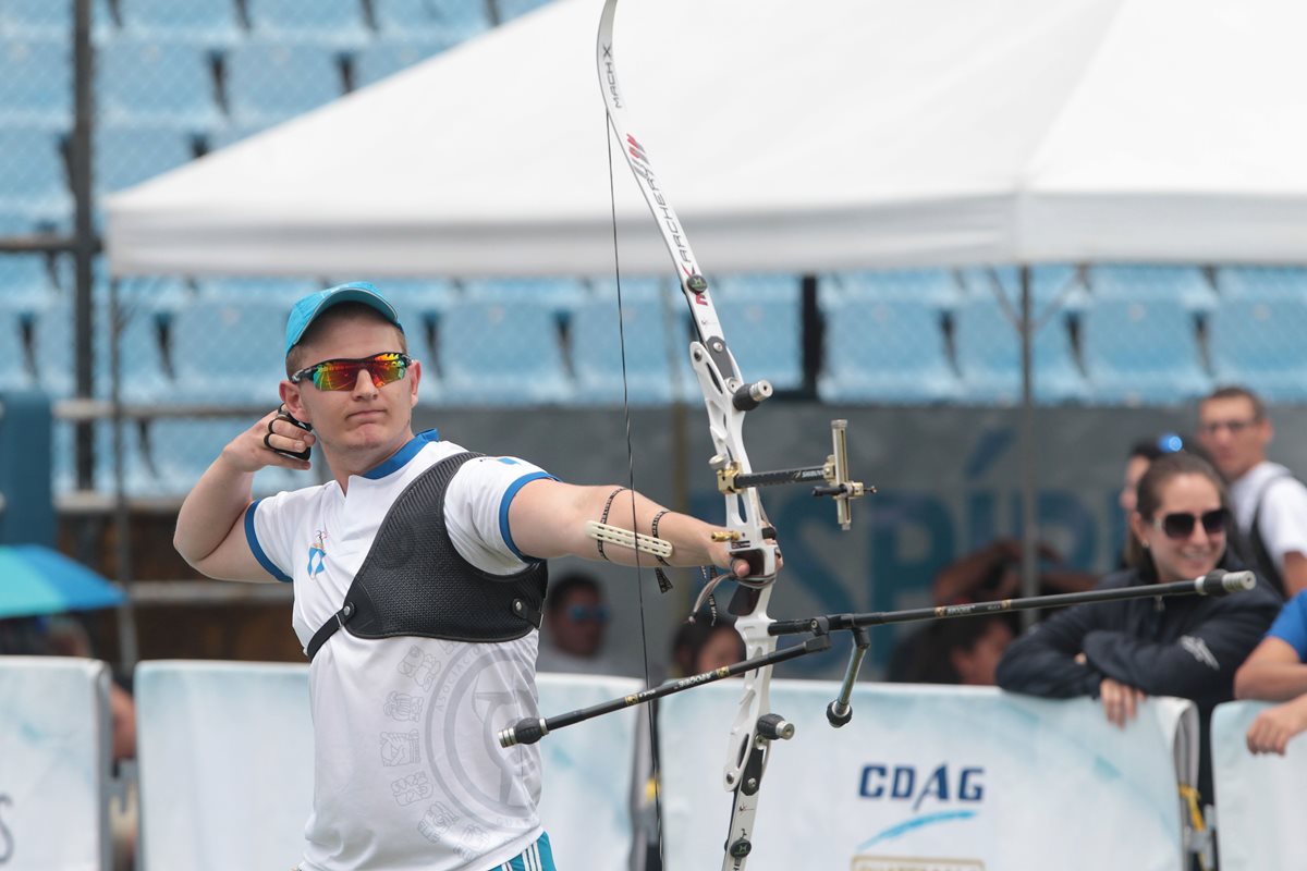 Thomas Flossbach se colgó el oro en arco recurvo en el Ranquin Mundial de Tiro con Arco, en las competencias del Festival Deportivo 2017. (Foto Prensa Libre: Norvin Mendoza)