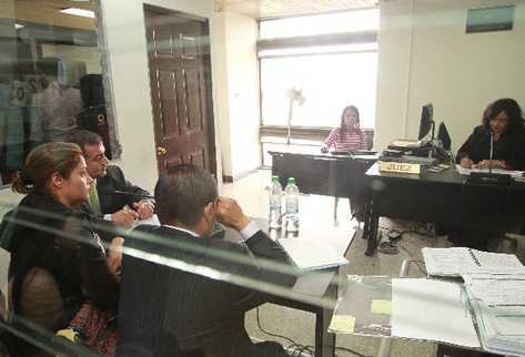 Johana Castillo declara en el Juzgado Cuarto de Instancia Penal, en una audiencia a puerta cerrada, en la que se le  ligó a proceso  por la muerte de su esposo, Érick Aguilar.