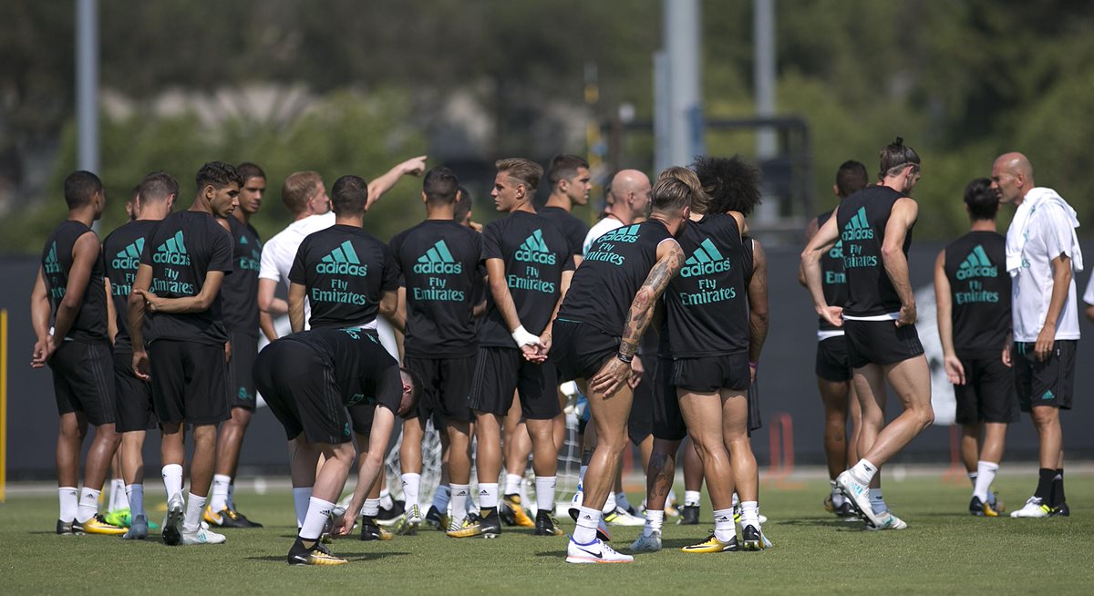 Zinedine Zidane afirma que a su equipo le hace falta un delantero. (Foto Prensa Libre: EFE)