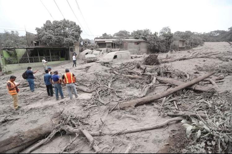 El Volcán de Fuego dejó miles de damnificados luego de una erupción el 3 de junio de este año. (Foto Prensa Libre: Hemeroteca PL)