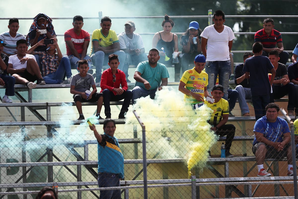 La afición de Guastatoya disfrutó el partido. (Foto Prensa Libre: Francisco Sánchez)