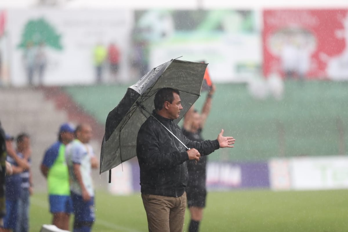 El técnico argentino Mauricio Tapia no le ha podido ganar a Cobán en los últimos cuatro partidos del 2018. (Foto Prensa Libre: Francisco Sánchez)