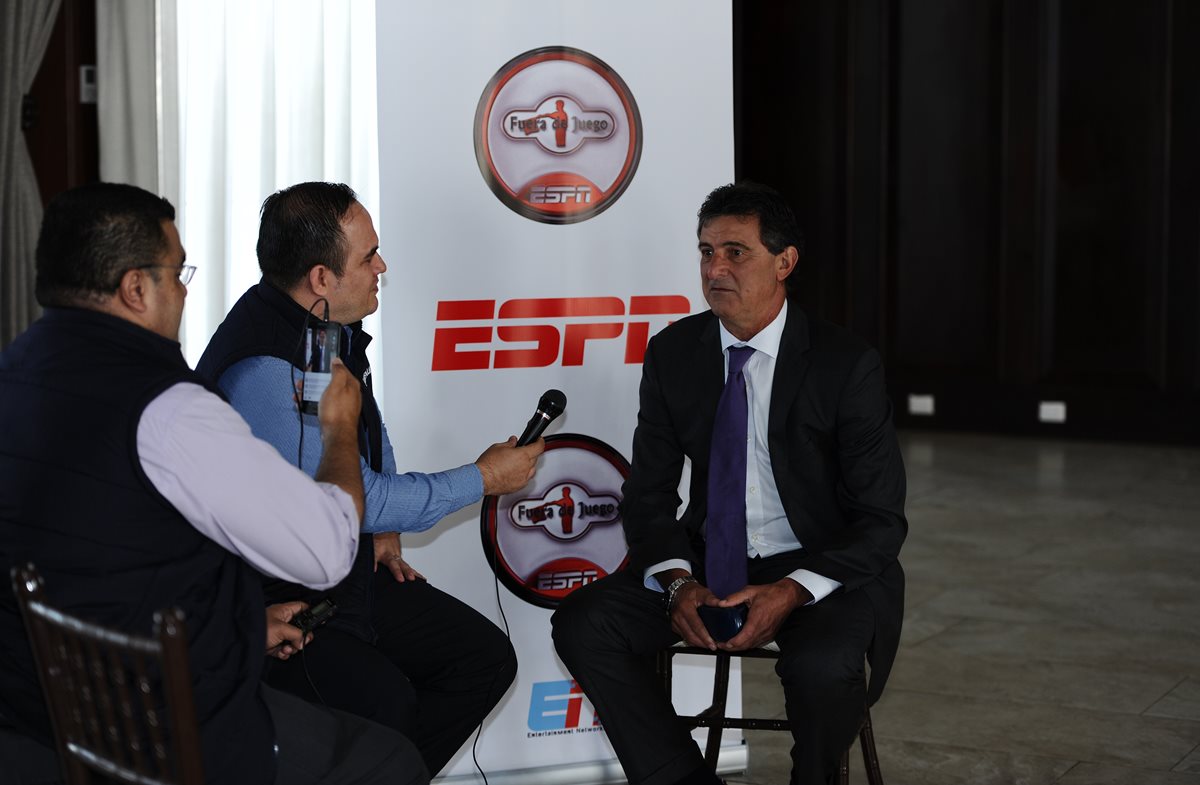 El exdelantero Mario Alberto Kempes conversó con Tododeportes en su reciente visita a Guatemala. (Foto Prensa Libre: Francisco Sánchez)