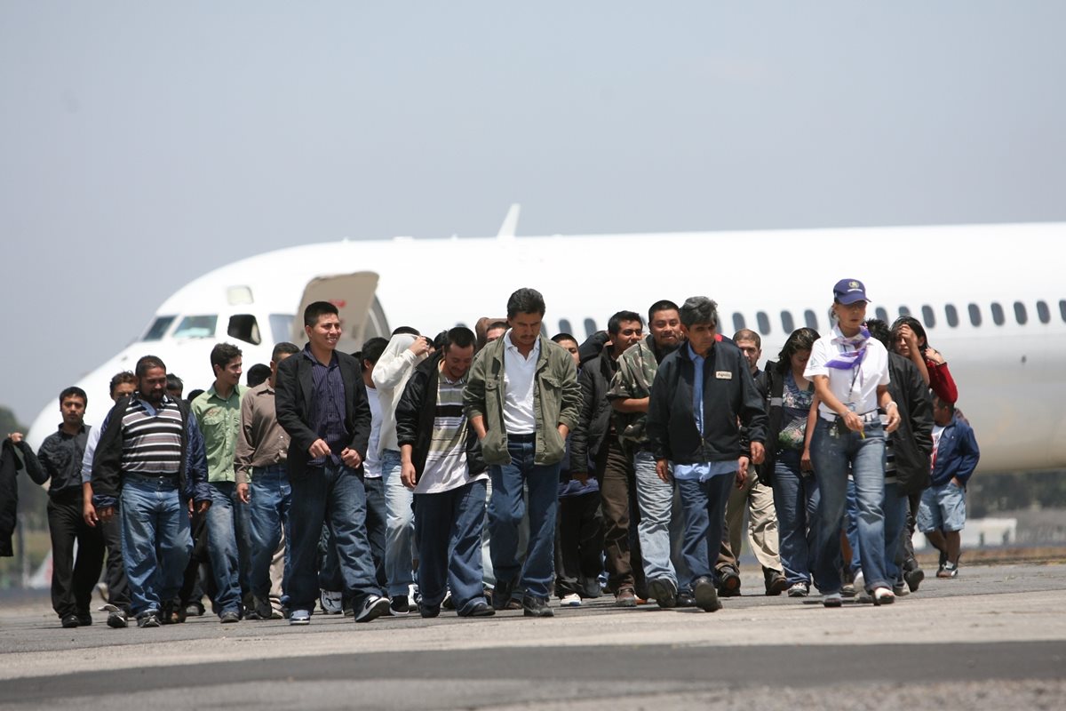 La Embajada estadounidense abre una oportunidad para las personas que quieran viajar de forma legal a su país. (Foto Prensa Libre)