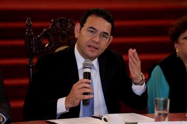 Jimmy Morales acompañó su mensaje con esta imagen. (Foto Prensa Libre: Tomada de Facebook)