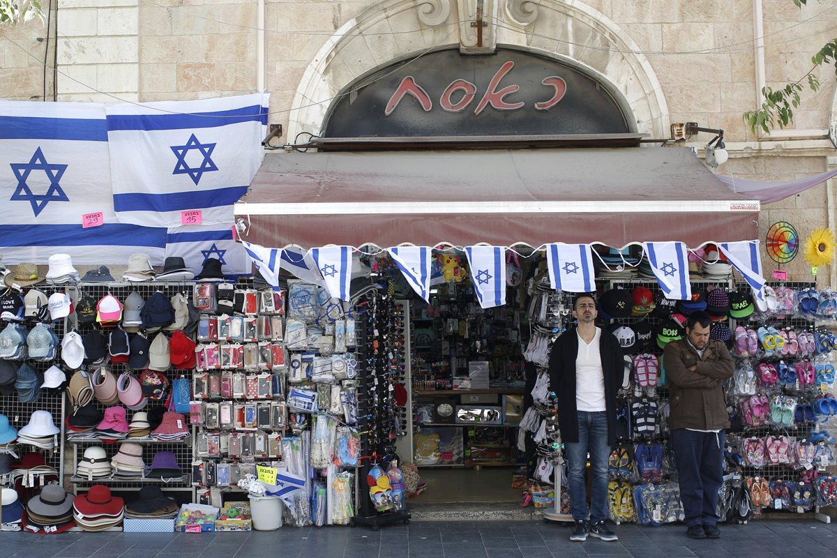 Todos los comercios se paralizaron para recordar a víctimas del nazismo. (Foto Prensa Libre: EFE)