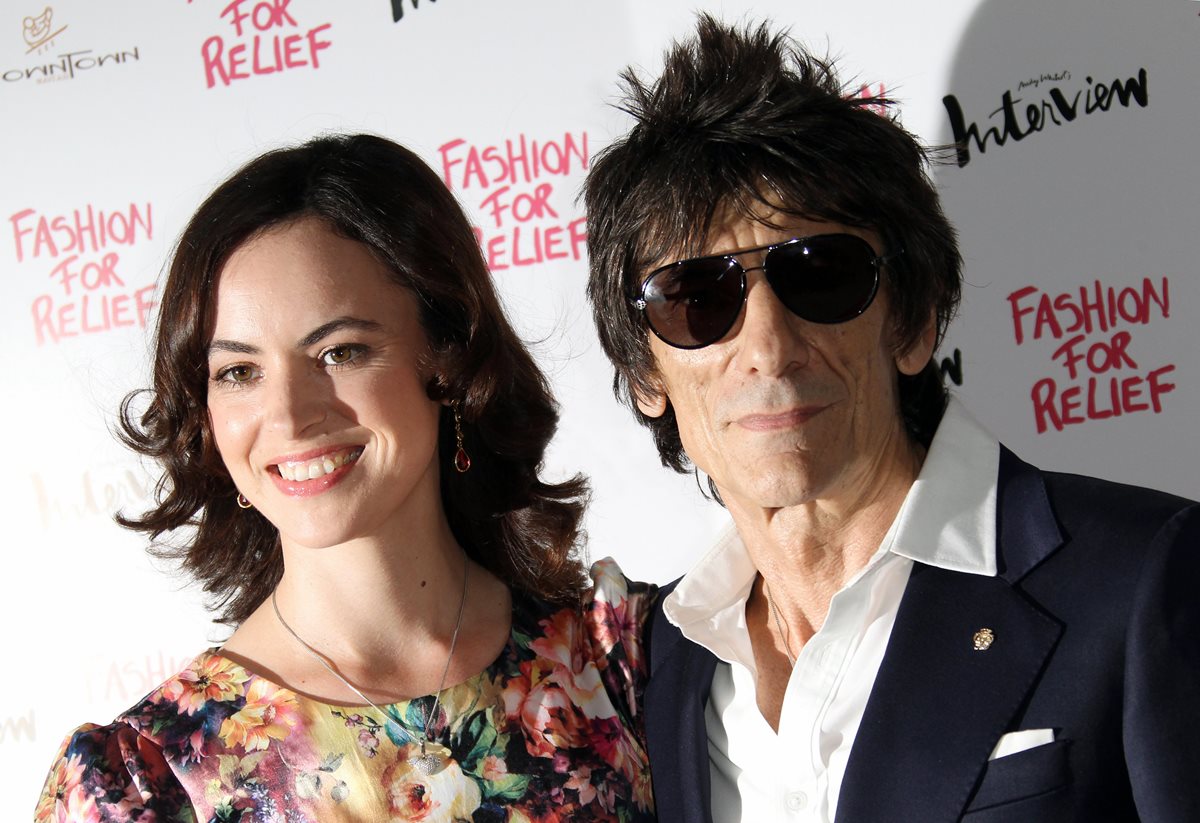 Ronnie Wood está casado con Sally Wood. Fruto de ese matrimonio nacieron gemelas. (Foto Prensa Libre: AP)