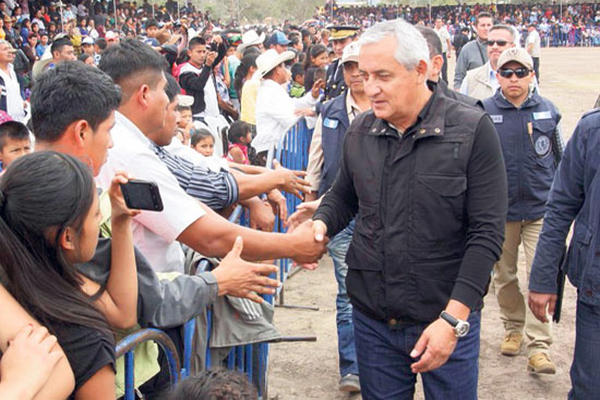 Presidente Otto Pérez Molina, durante la graduación de policías en Salamá, Baja Verapaz.
