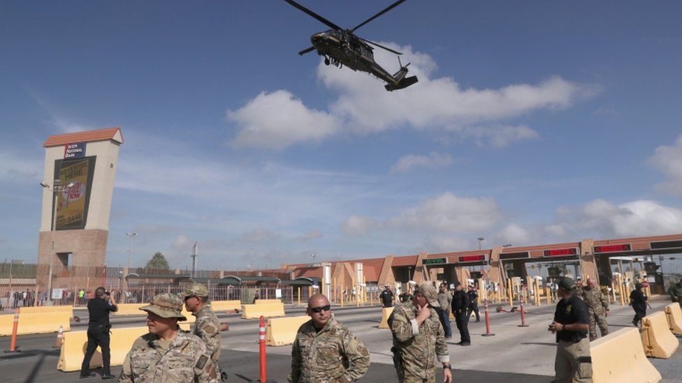 El presidente Trump recibió numerosas críticas por desplegar a los militares en la frontera. GETTY IMAGES