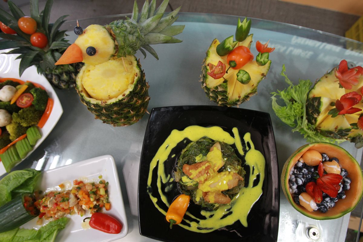 Un verdadero deleite para el paladar es esta cena saludable, con entrada, plato fuerte y postre. (Foto Prensa Libre, Estuardo Paredes).